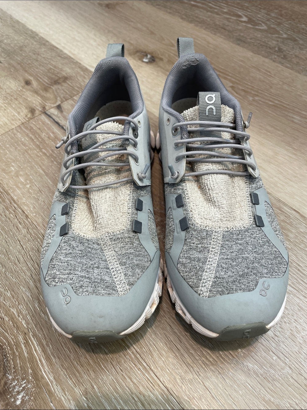 On Running Womens Grey and Cream Athletic Sneakers